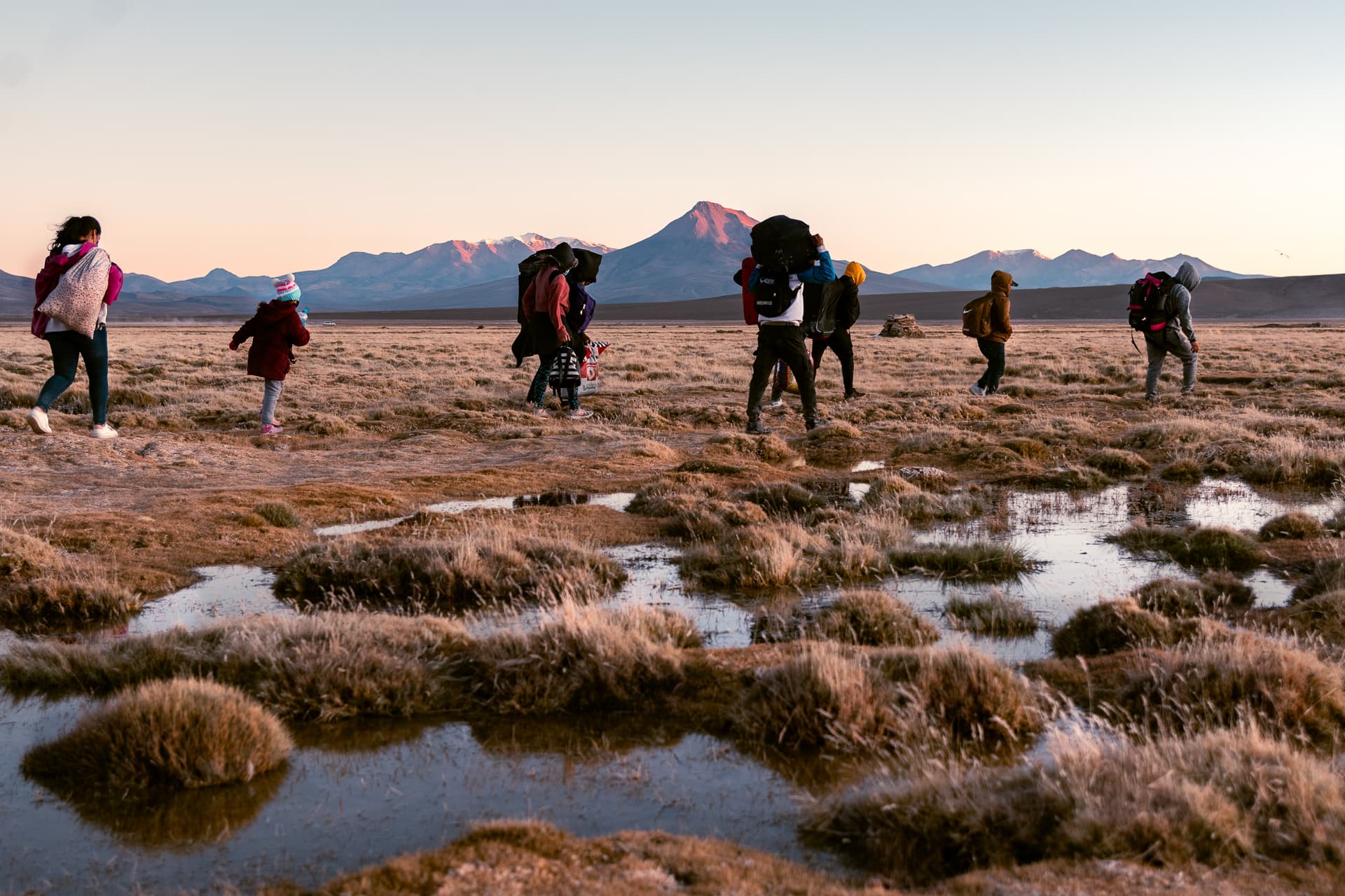 Migrantes cruzando el desierto del norte de Chile